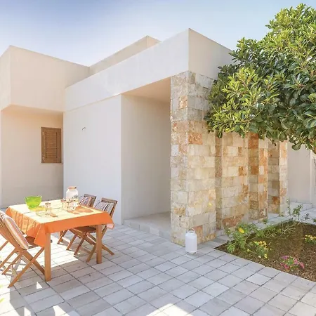 Nice In W/ 2 Bedrooms Melendugno